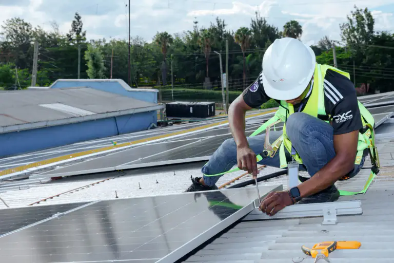 How to Evaluate a Commercial Solar Proposal: A Checklist for Manufacturers