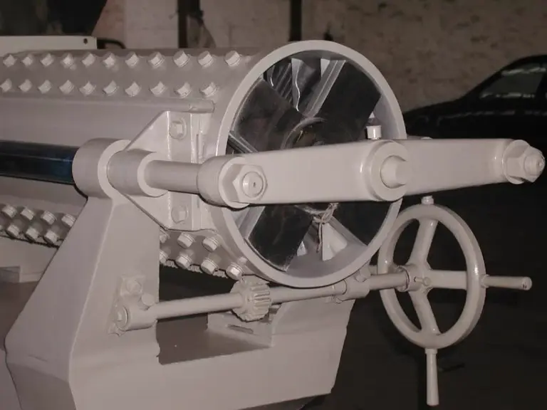Precision-engineered rotorvane machine for tea leaf processing